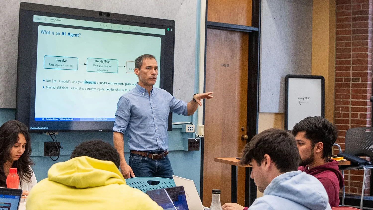 Use of AI in the classroom doesn’t lead to higher grades, UMass study says