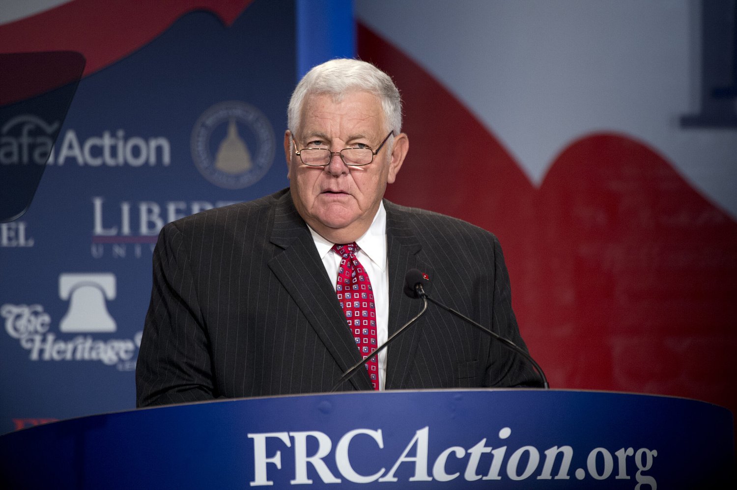 Conservative commentator Bill Bennett registers as Qatar lobbyist