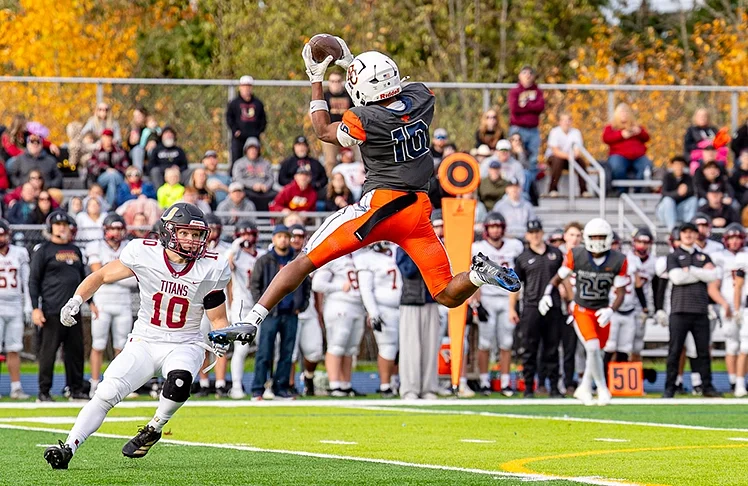 Eastside Catholic Cruises Past University 48–0 in 3A Playoff Opener