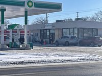 Driver hurt after crashing into Ottawa gas station