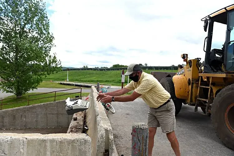 Hartford Selectboard weighs future of transfer station after curbside recycling program discontinued