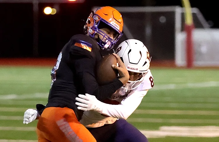 Crusaders Roll Past Rainier Beach, 42-6