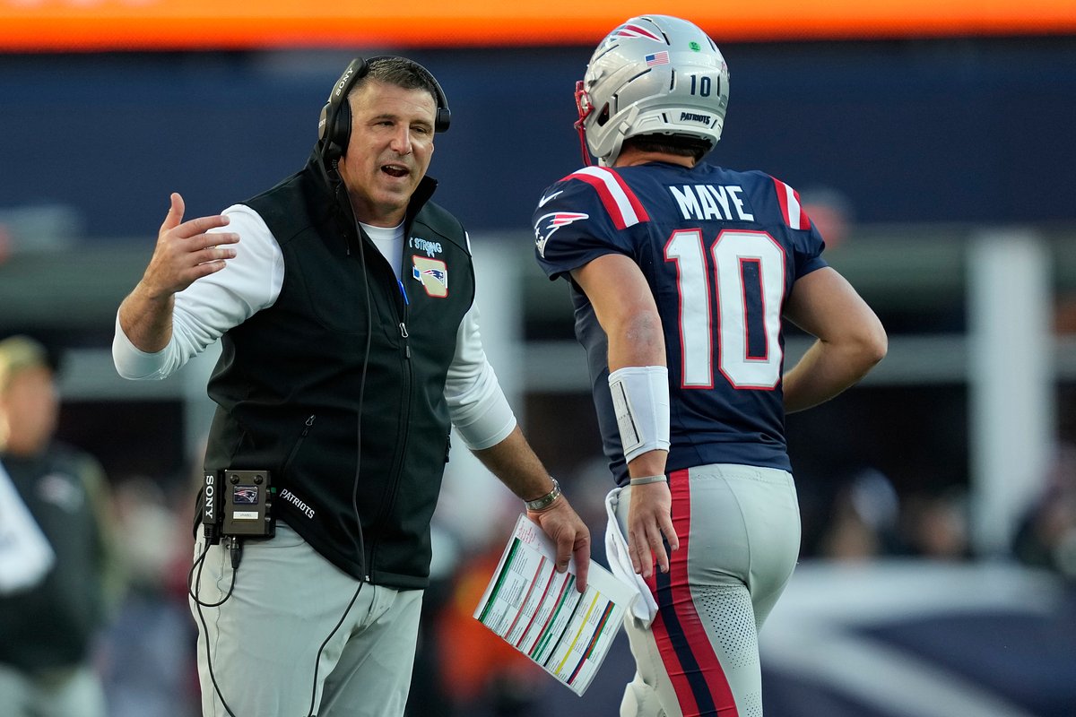 Mike Vrabel says there is ‘no issue’ among coaching staff as Patriots punch playoff ticket