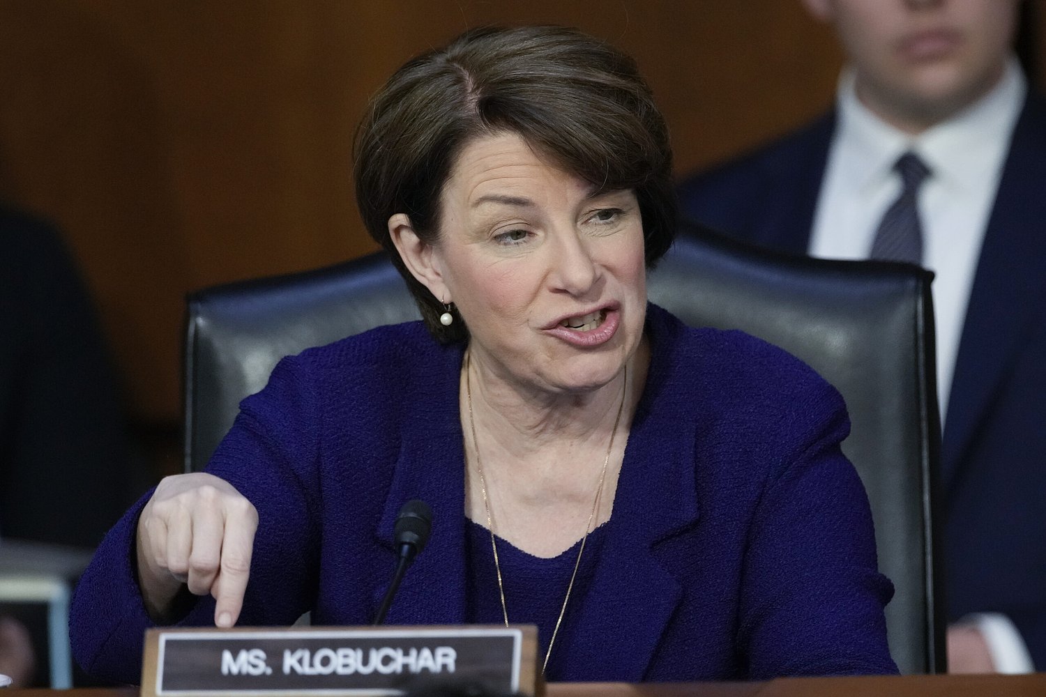 Klobuchar explains her flip against Israel in supporting cutoff to military aid