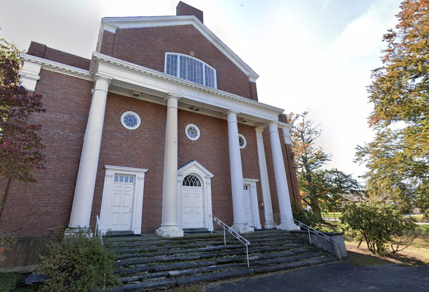 Mass. Christian college to end degree programs after losing its accreditation