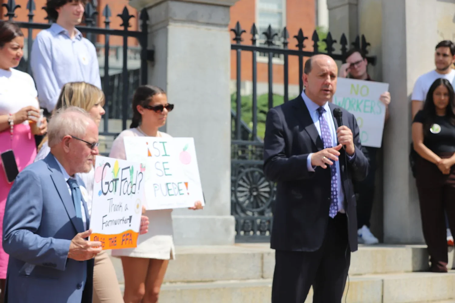 Farmworkers hope pay bill emerges in late-session legislative harvest