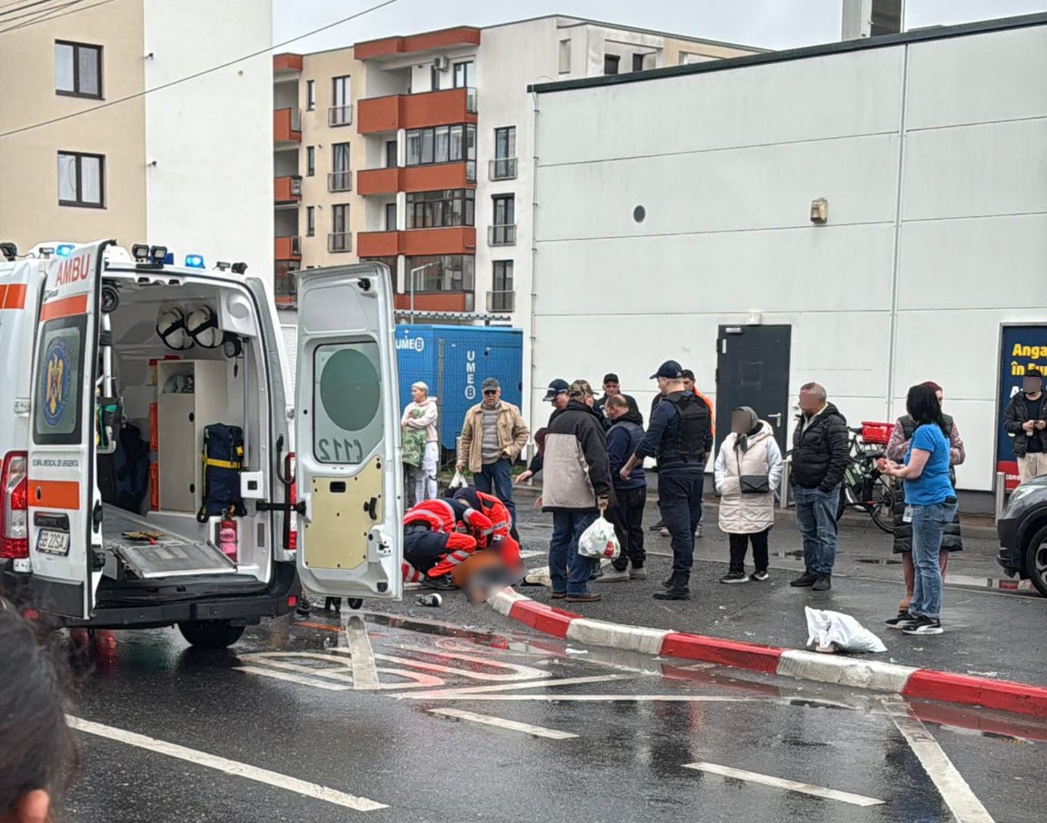 Accident pe Calea Gușteriței: femeie lovită de o mașină / foto