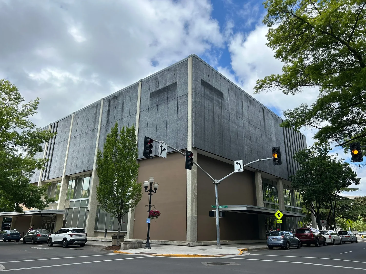 Lane County to purchase former Wells Fargo building in downtown Eugene