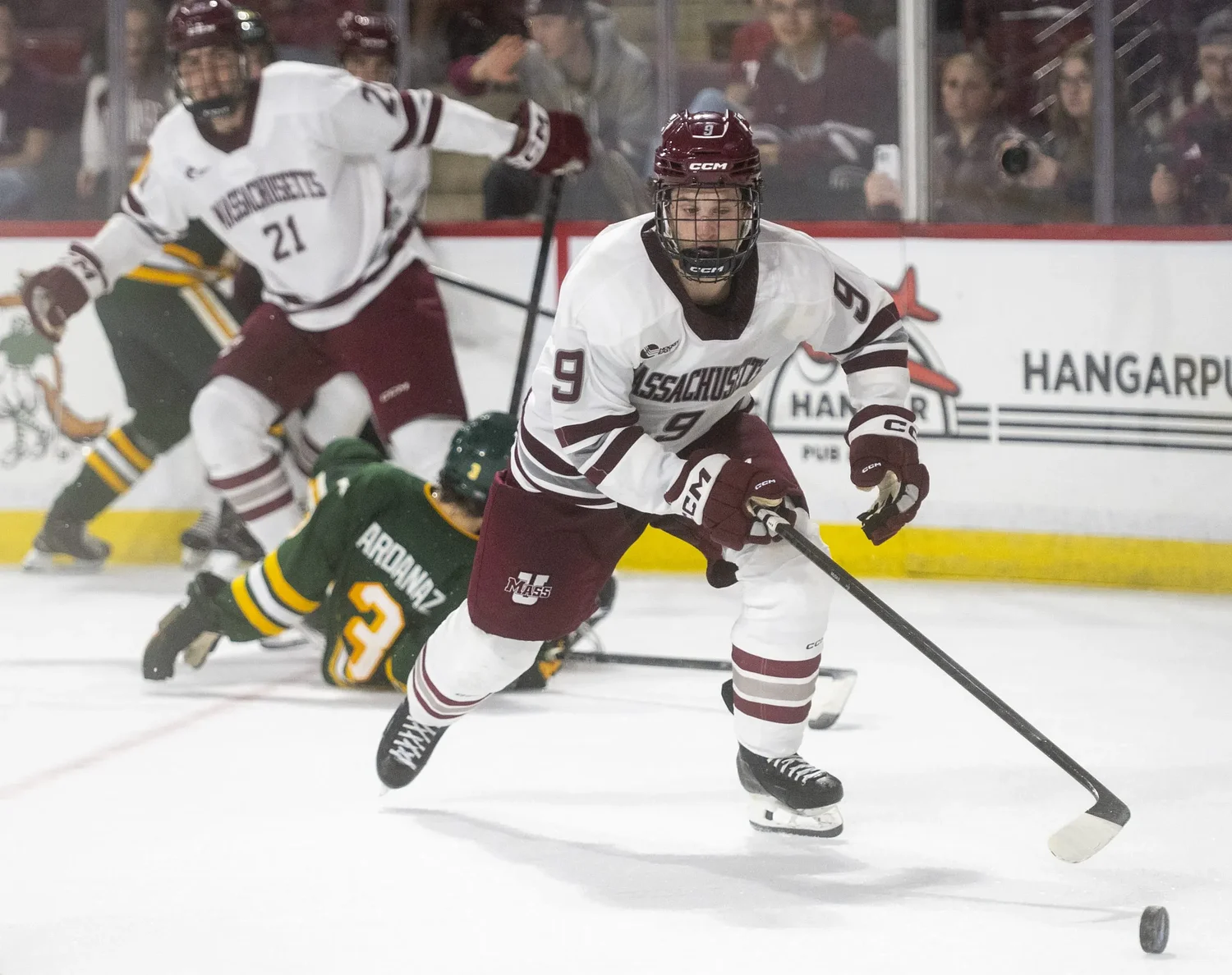 No. 15 UMass hockey team sweeps Northern Michigan