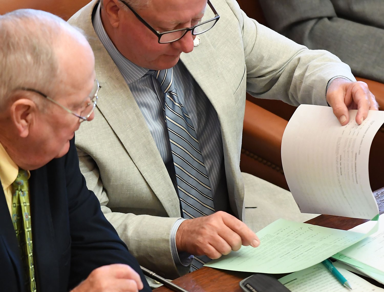 Lawmakers approve 50-50 joint custody in divorce cases and send bill to the governor