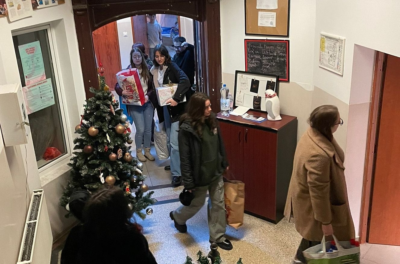 Studenții mediciniști din Sibiu strâng donații pentru copiii din centrele de plasament. „A devenit tradiție”