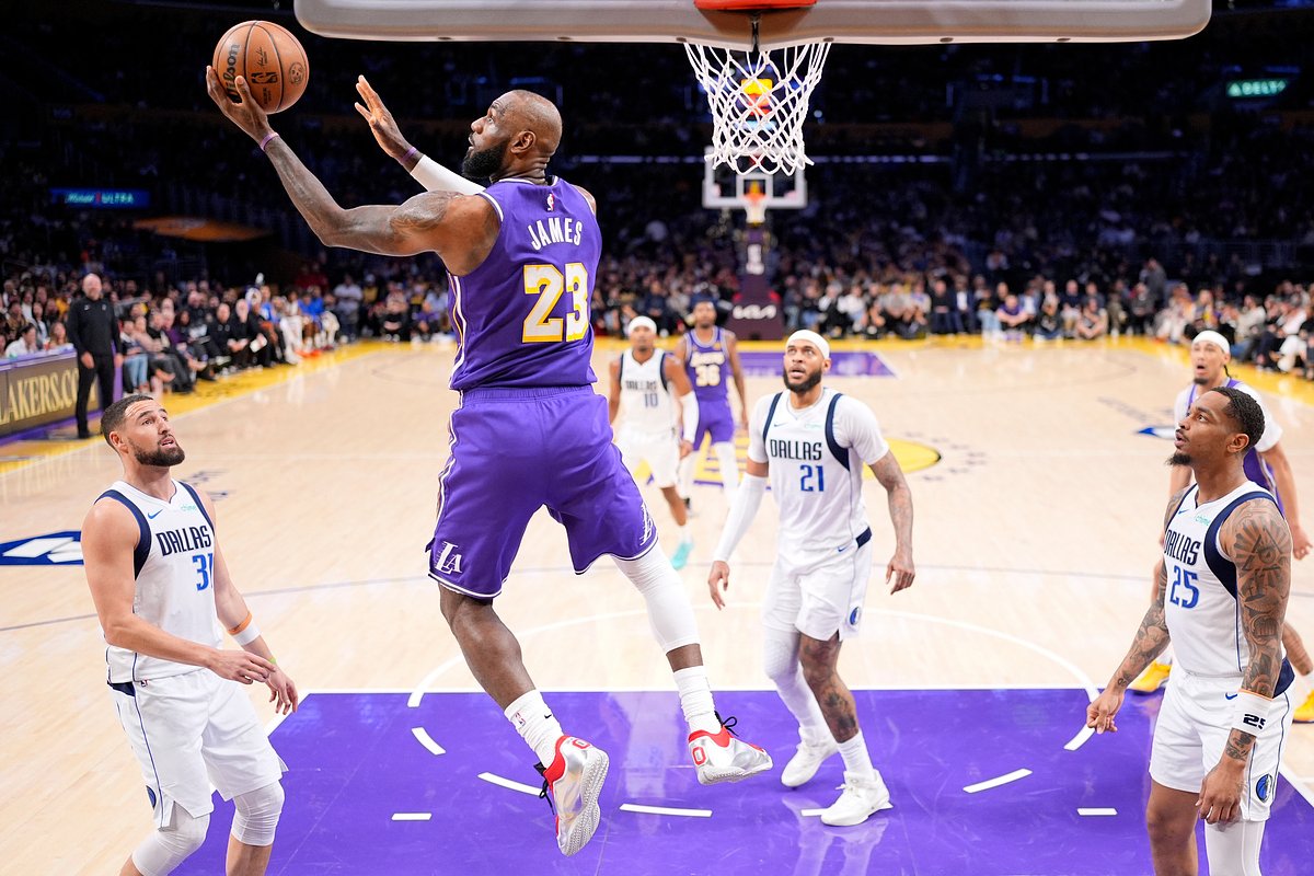 In Lakers’ win over Mavericks, LeBron James becomes oldest player to have triple-double in NBA history
