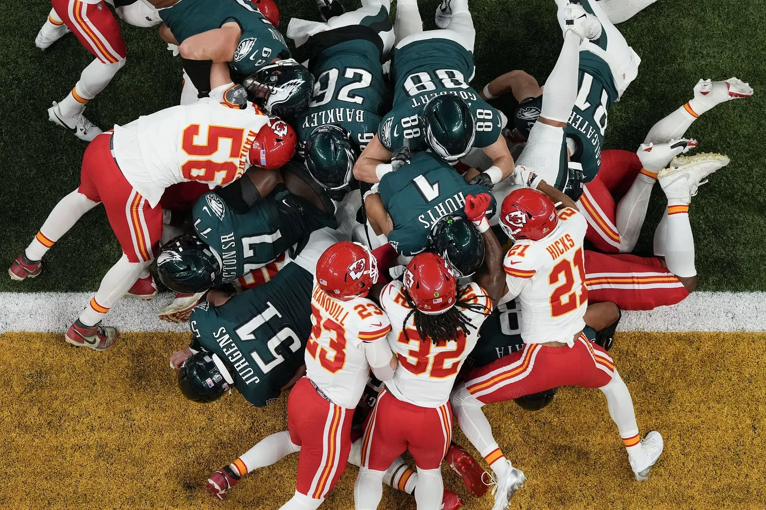 Super Bowl delivers moving tributes, memorable action