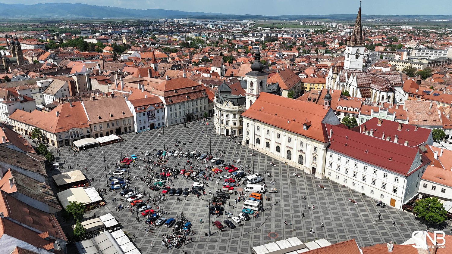 Parada mașinilor de epocă revine în centrul Sibiului: expoziție spectaculoasă în Piața Mare