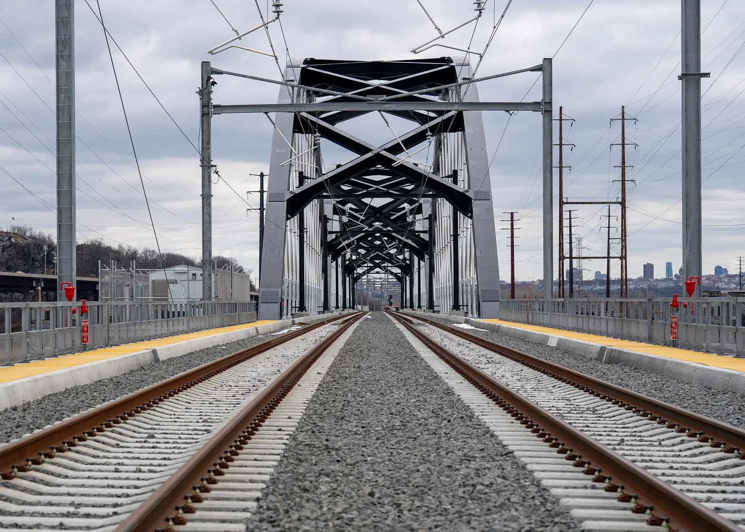Trump’s Tunnel Vision Is Screwing Up a Hugely Important Infrastructure Project