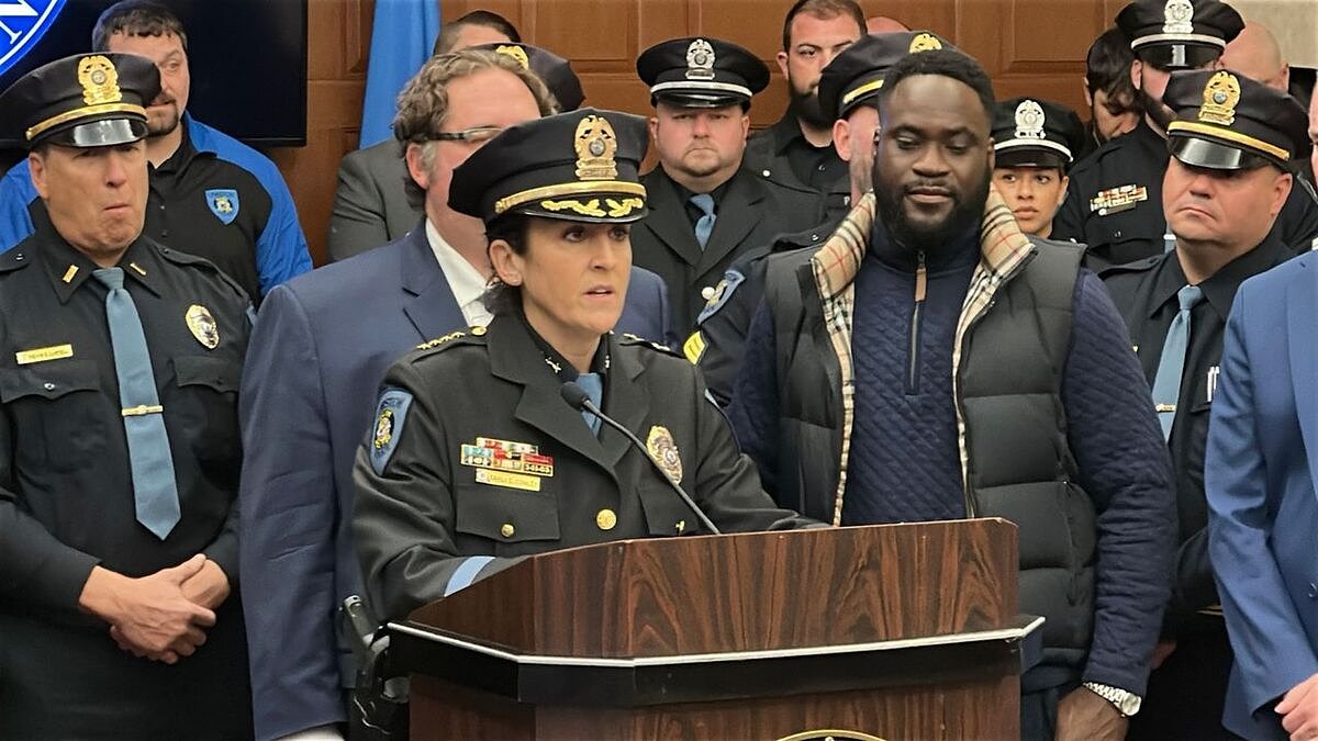 Lewiston swears in 1st female police chief