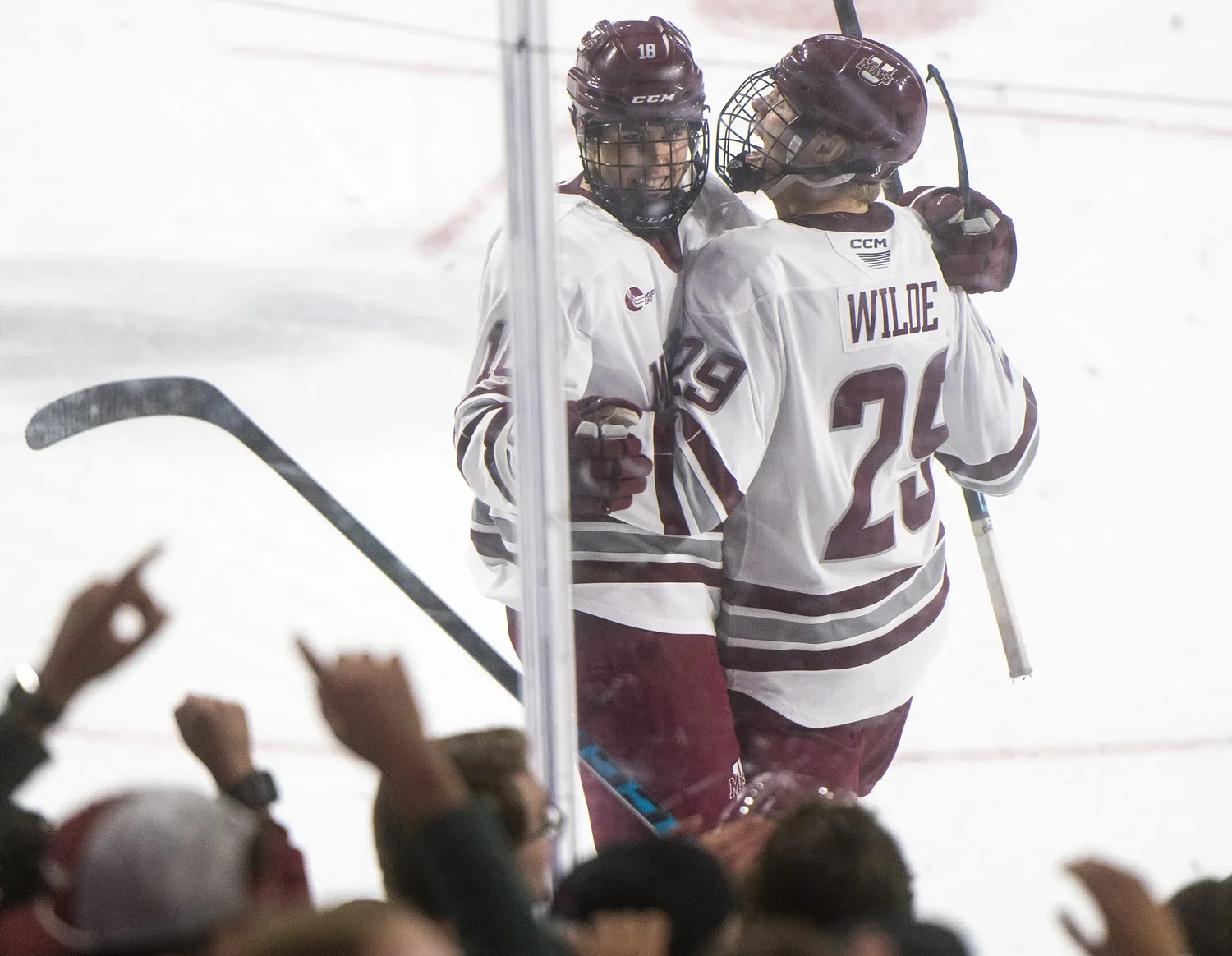 UMass hockey: Minutemen hold off UNH to secure 2nd place in Hockey East
