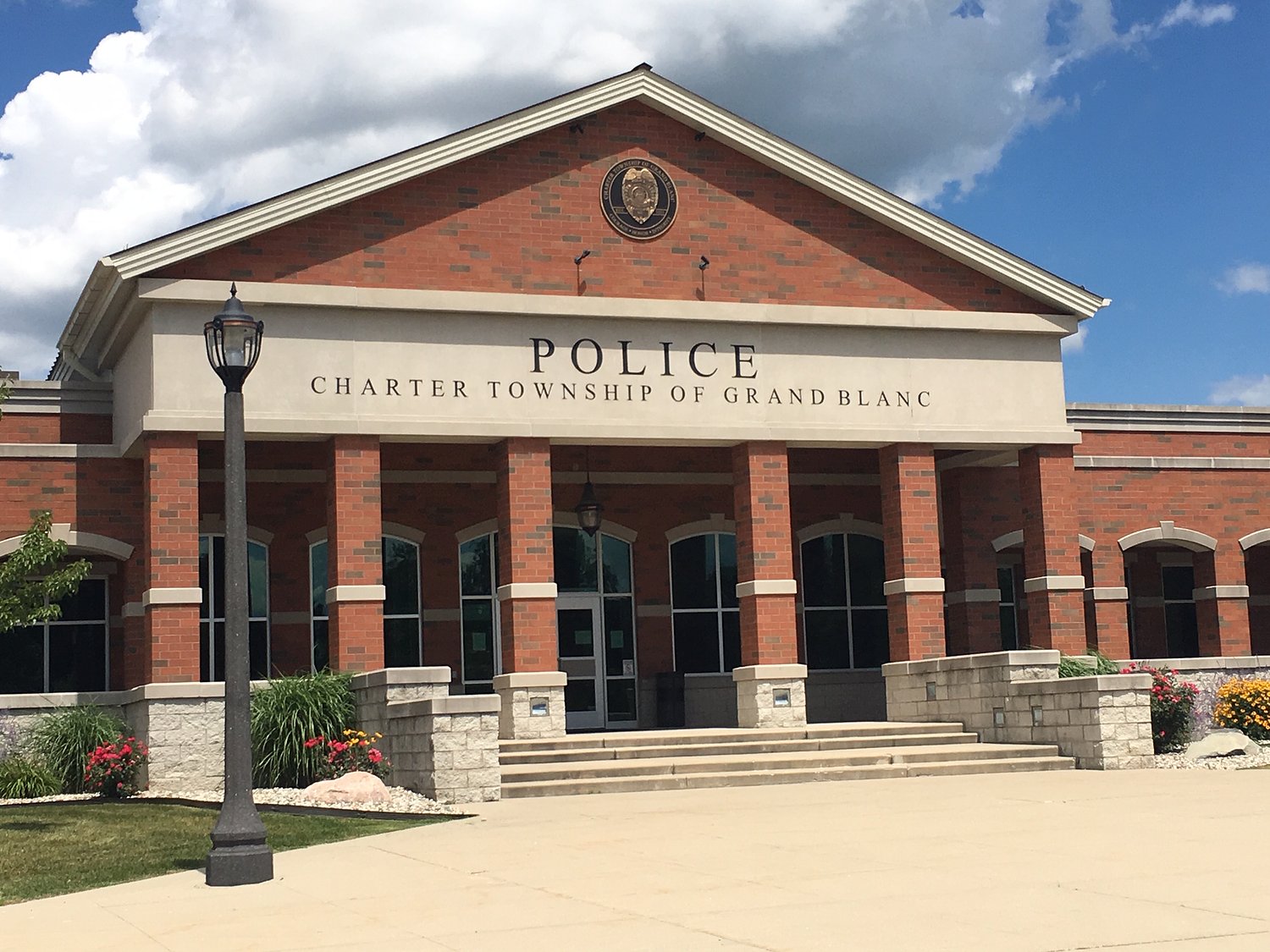 Police department mourning death of retired Grand Blanc Township officer