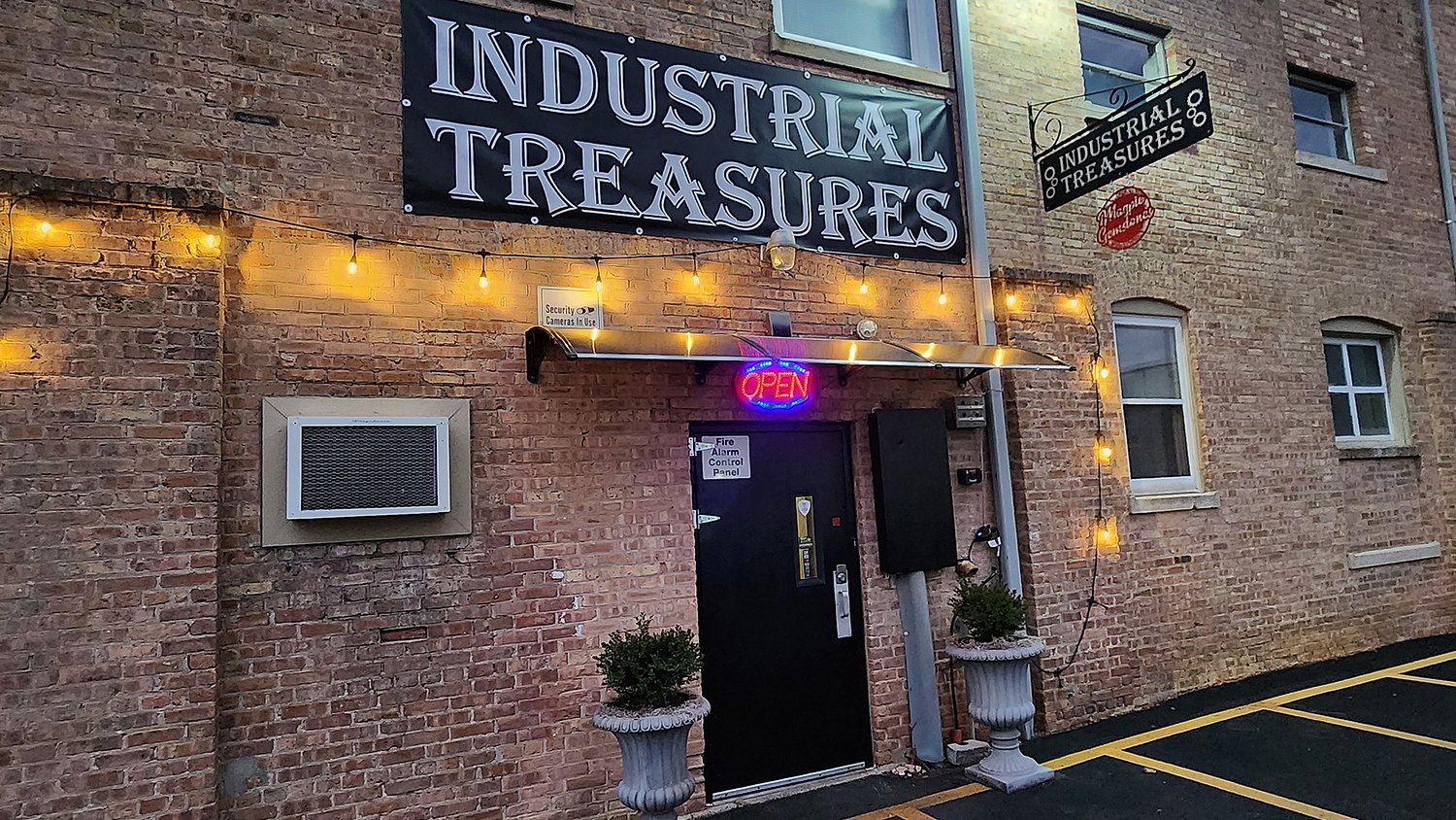 St. Charles store to host 2-weekend tent sale