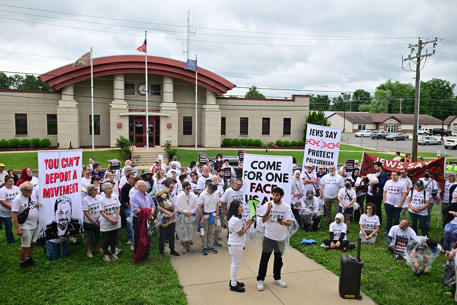 Jewish groups rally in support of Milwaukee Muslim leader detained in ICE jail