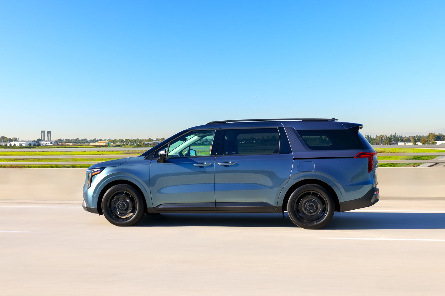 Hyundai Carnival breaks the minivan mold with huge success