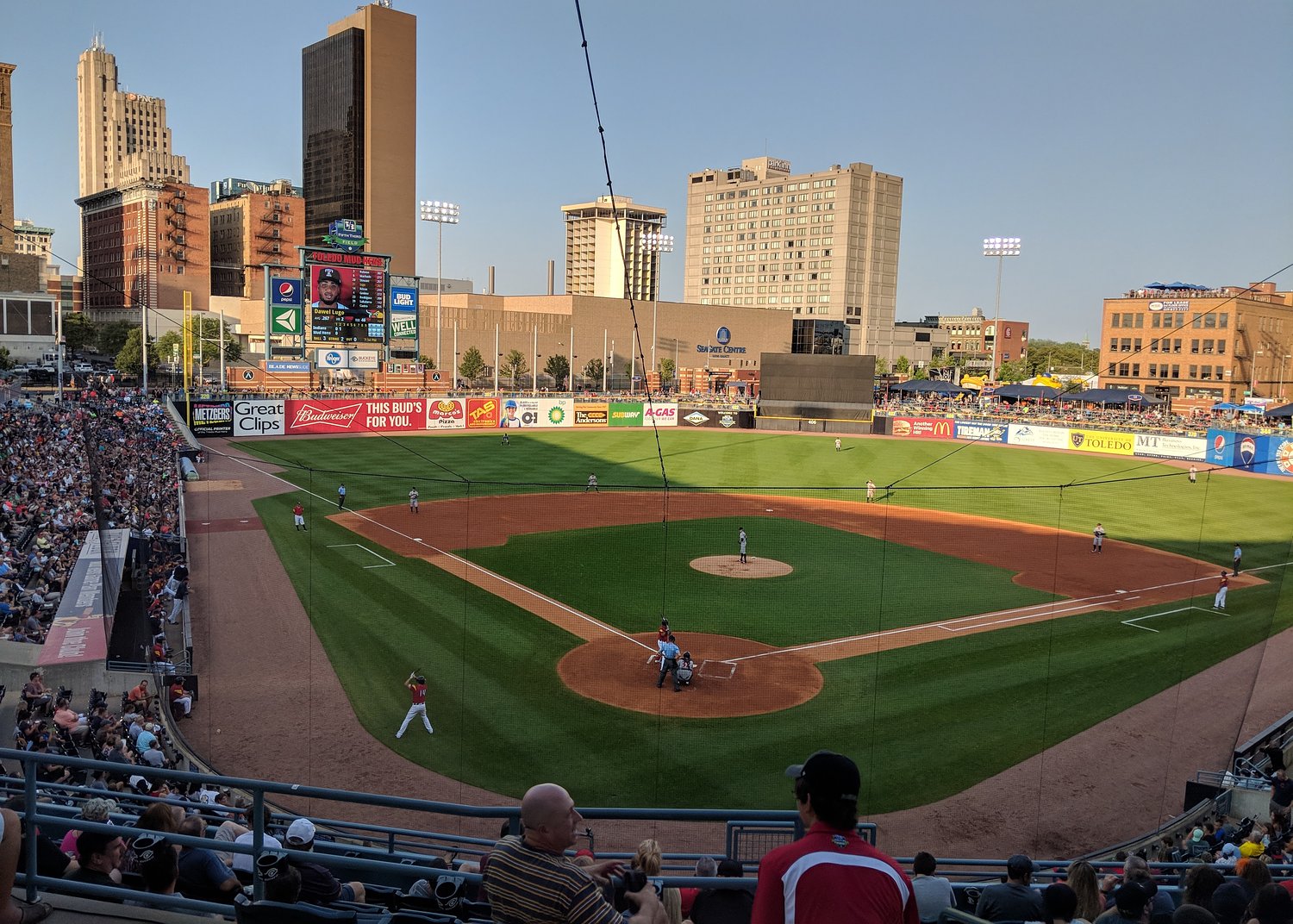 Comedian accused of making bomb threats at Ohio minor league baseball stadium