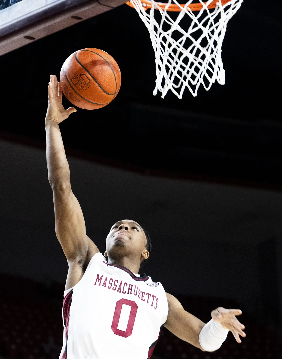 Marcus Banks scores 26, UMass men’s basketball beats Le Moyne, 94-80