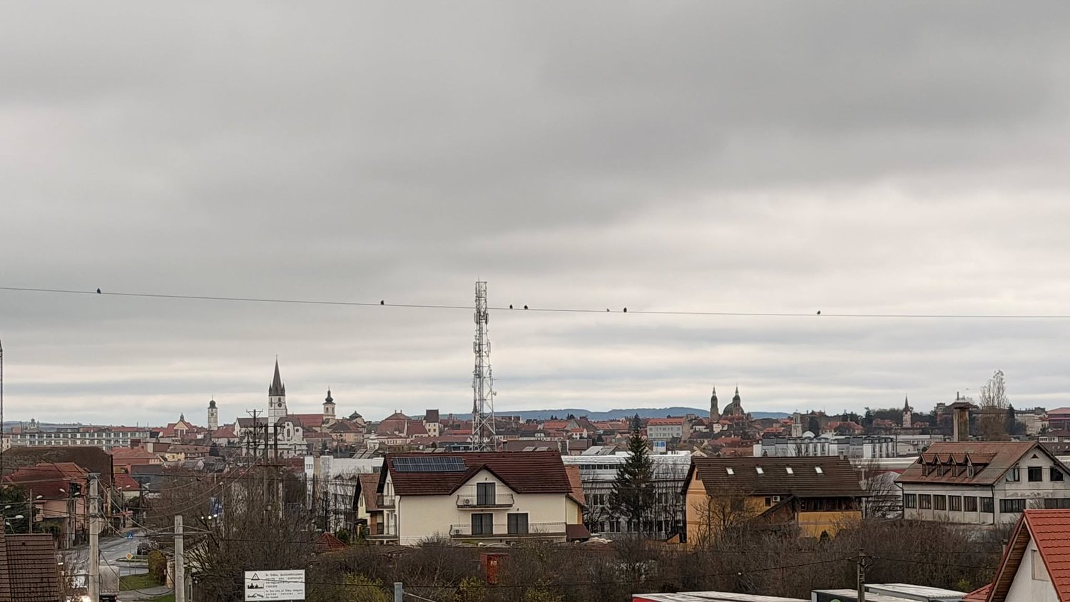 Schimbare bruscă de vreme: ninsori în Transilvania și Moldova, ploi abundente în sud