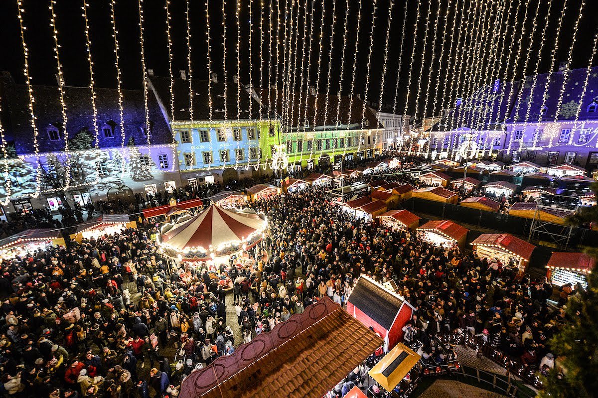 Premieră la Sibiu: vizitatorii din Târgul de Crăciun, numărați cu ajutorul inteligenței artificiale / video
