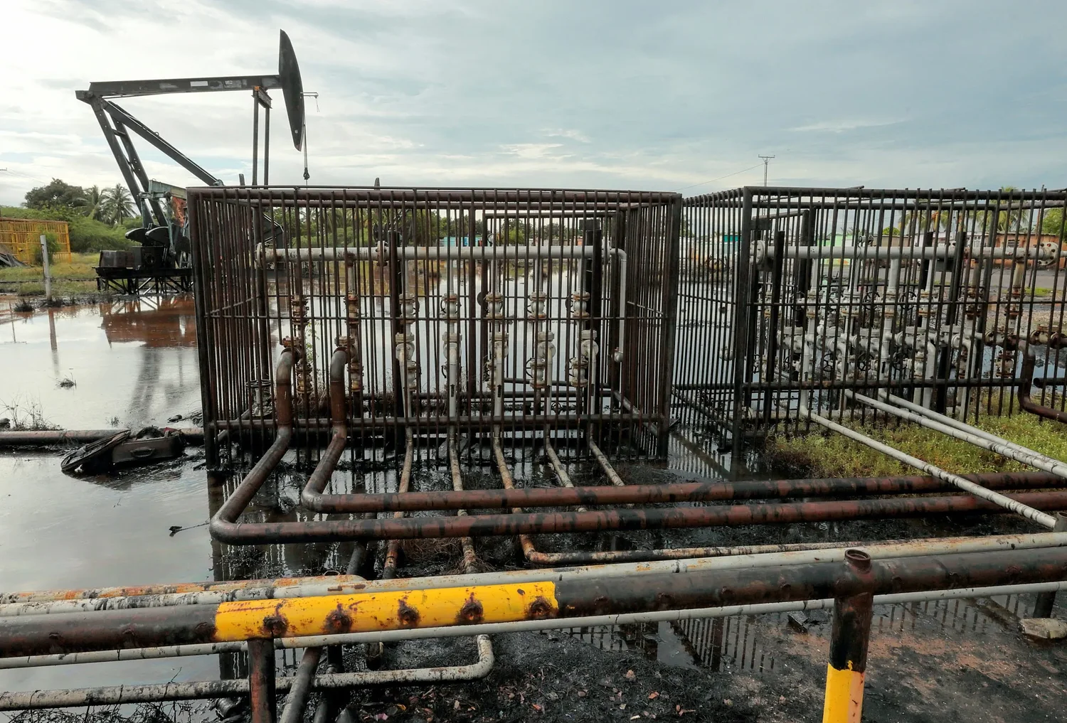 Trump says the U.S. will fix Venezuela’s oil industry. Texas experts say the idea faces hurdles.