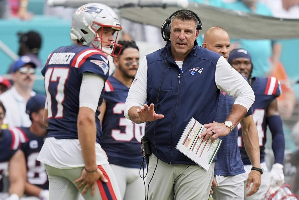 Mike Vrabel dismisses ‘clapgate’ accusations made against Patriots