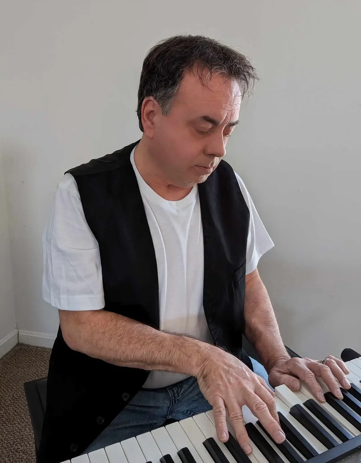 'Like listening to 10 bands in one': Multi-instrumentalist Dan Kirouac brings Beatles and Wings classics to Whately Town Hall