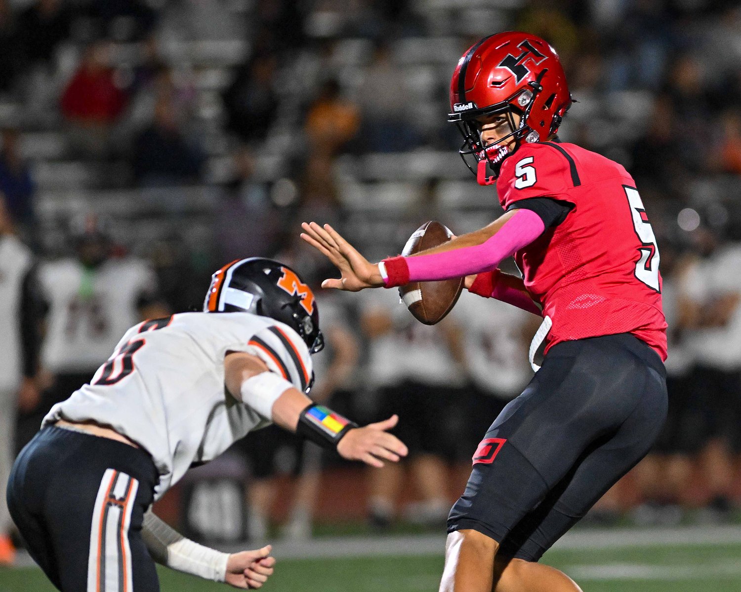 Malik Carter throws 5 TDs, Huntley tops McHenry to keep playoff hopes alive