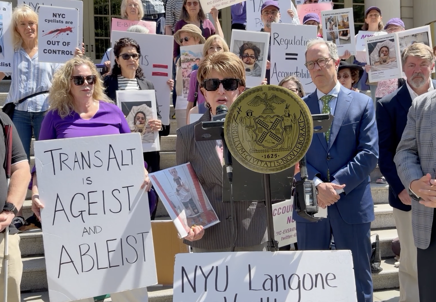 NYC residents injured in e-bike crashes suing Mayor Mamdani over policy shift; suit filed on Staten Island