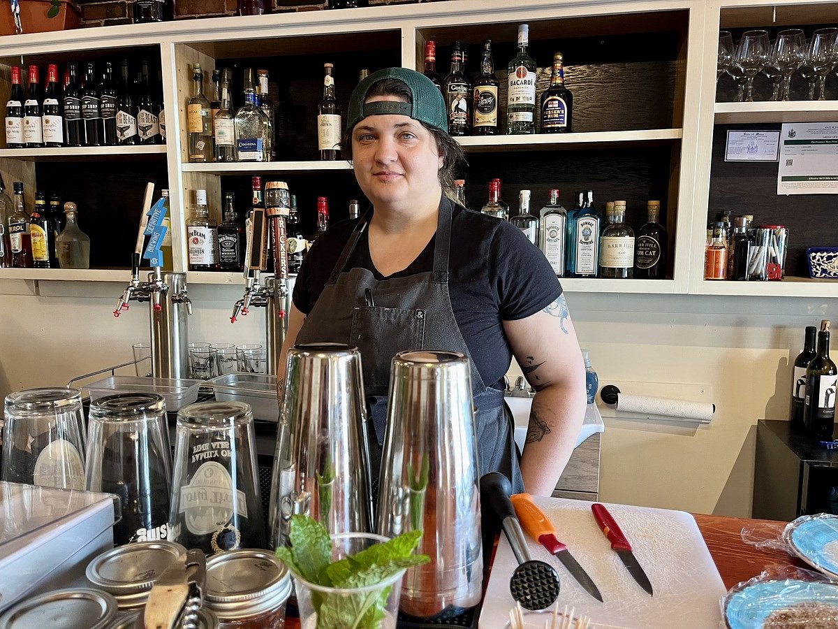 New deli and bar opens in downtown Searsport