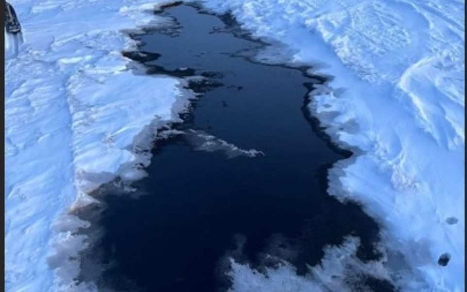Oil spill reported on Pushaw Lake