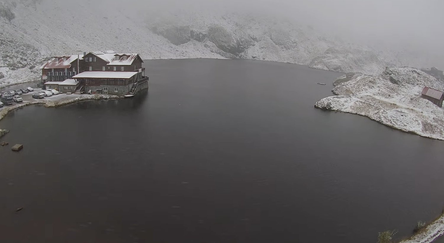 Primii fulgi de zăpadă ai toamnei la Bâlea Lac / video live