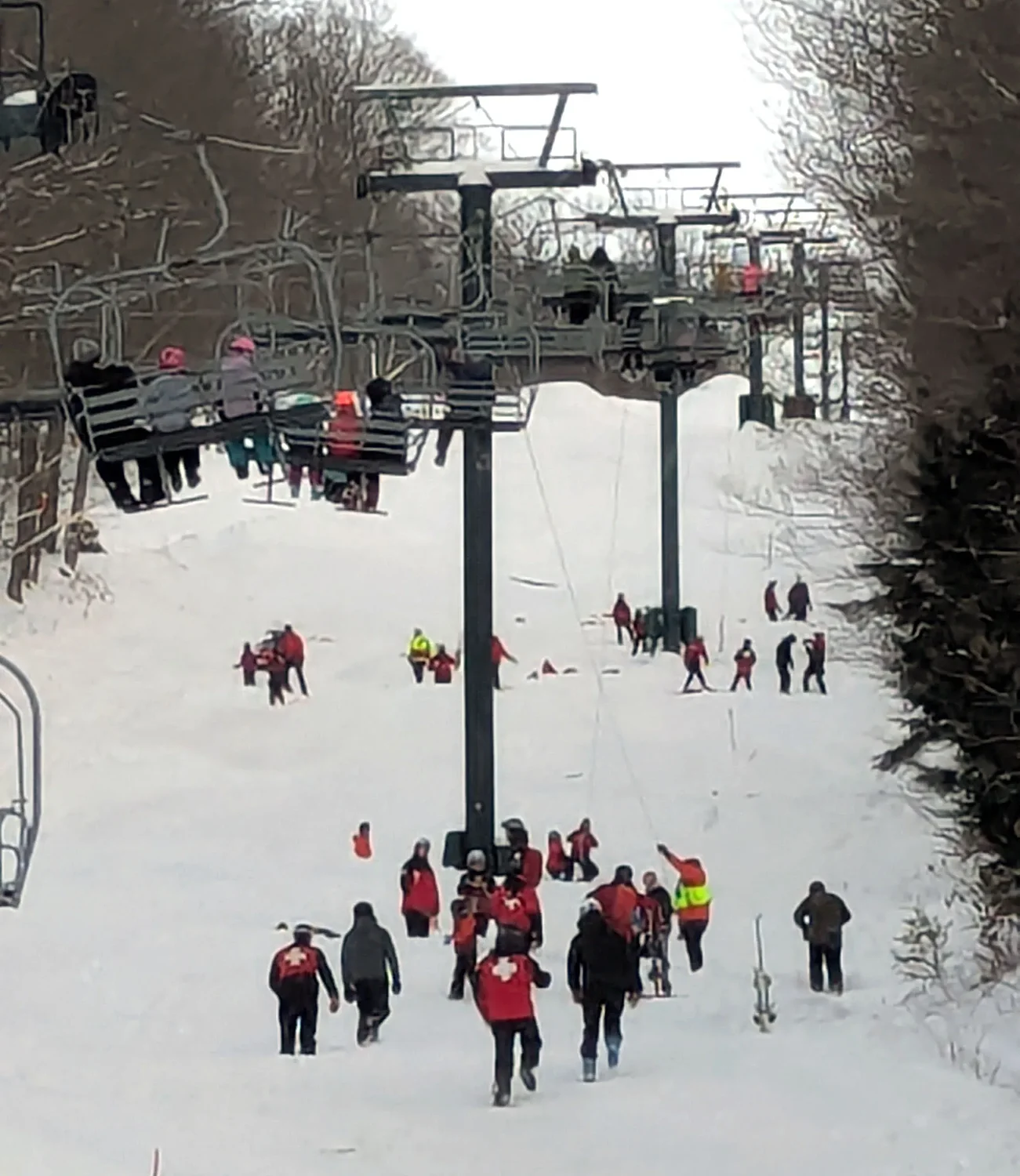 Emergency responders extricate 59 from Dartmouth Skiway chairlift