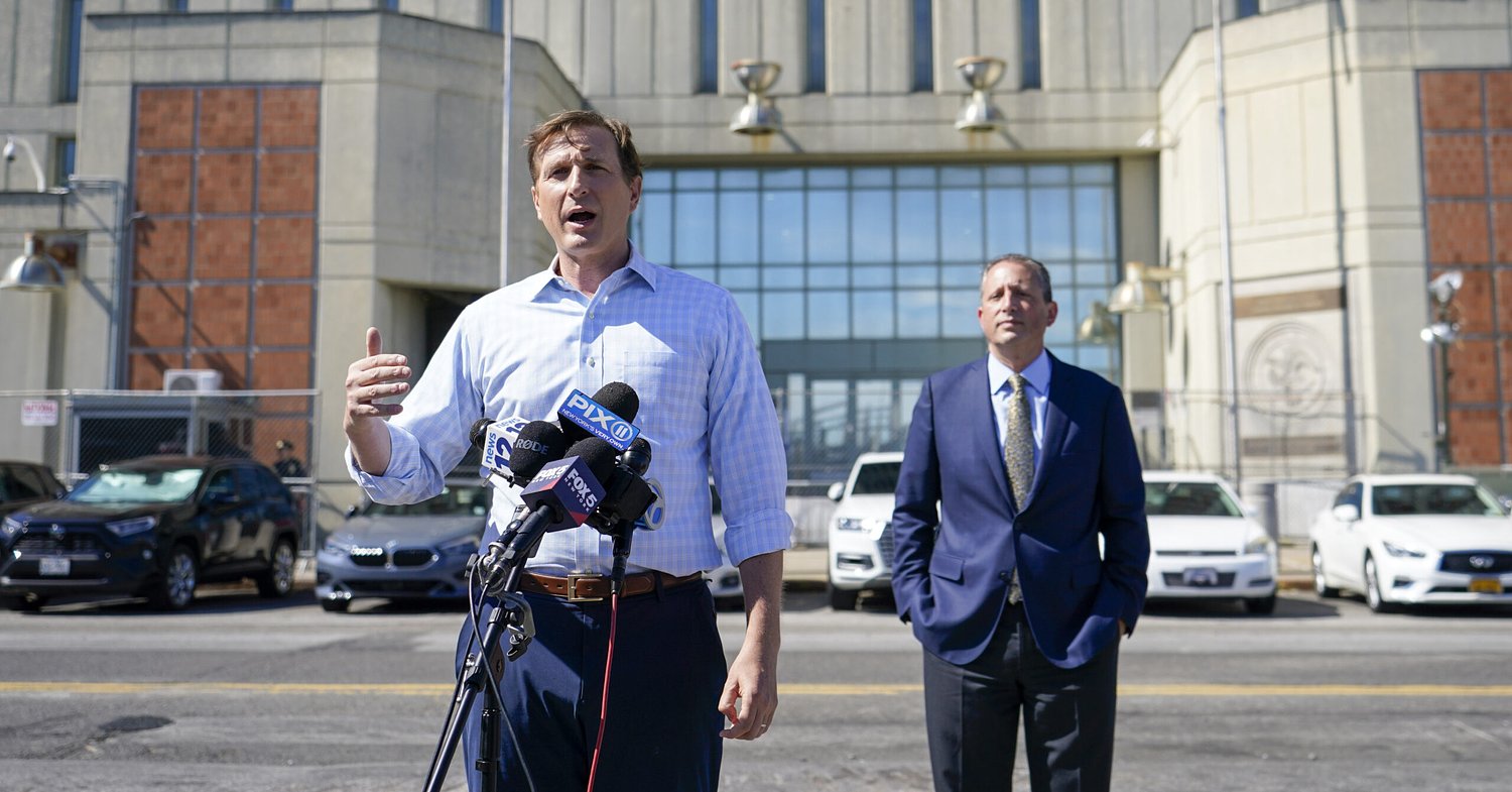 Dan Goldman prepares for showdown against Brad Lander 