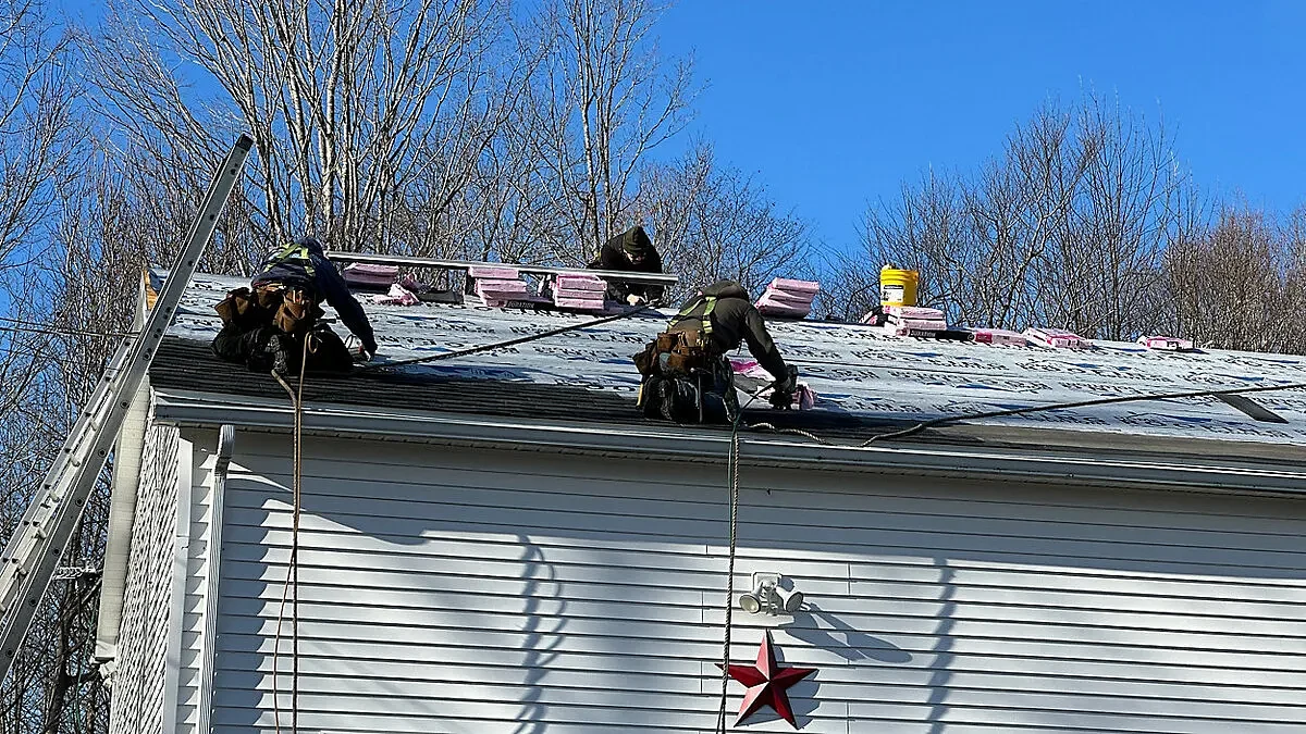 New roof is Christmas surprise for Maine veteran battling cancer