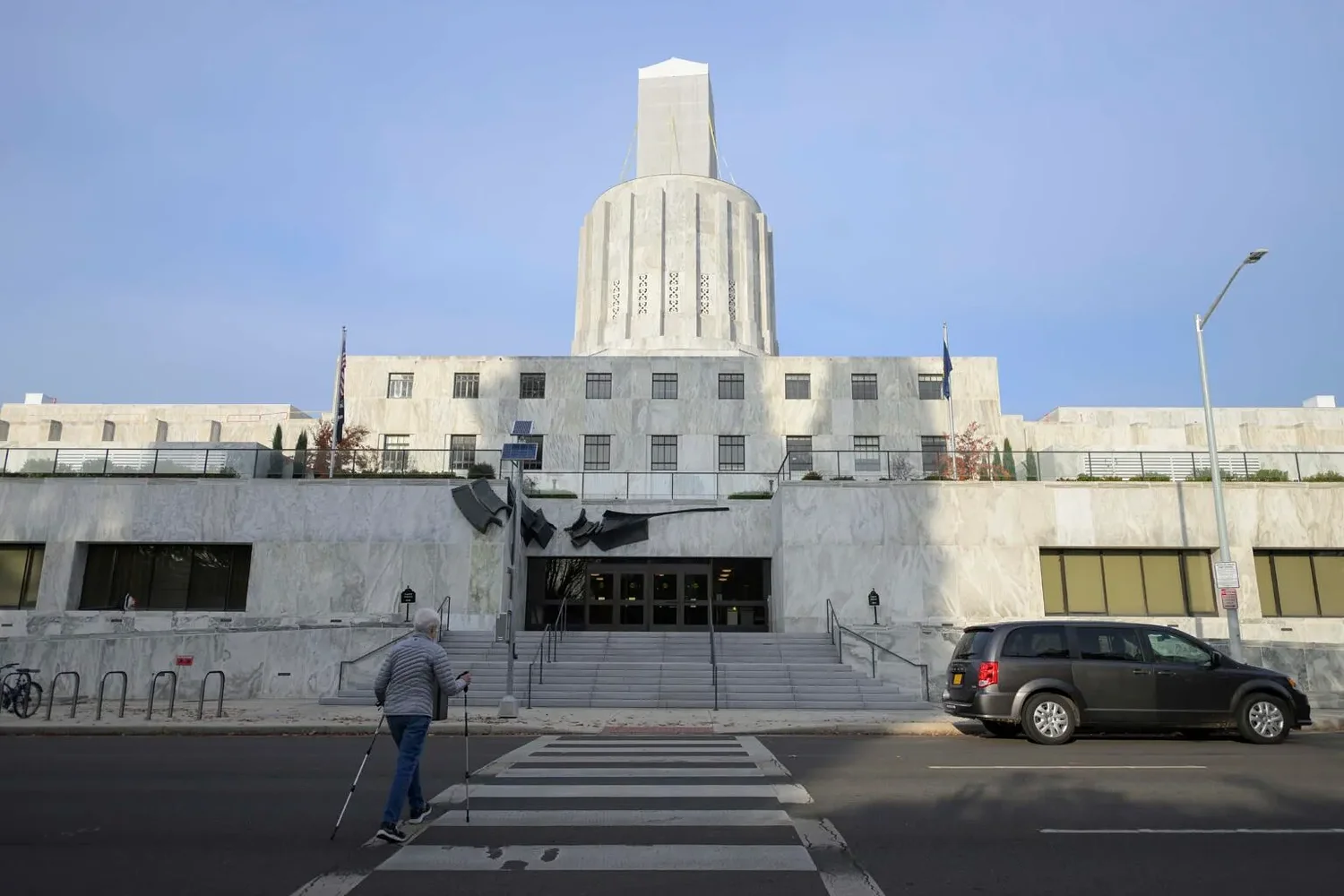 Short legislative session wraps up as a flurry of bills come to a vote