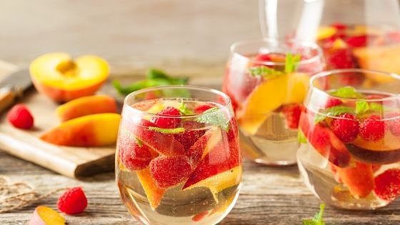 Easy Peach Sangria Recipe To Kick Off Spring 2020