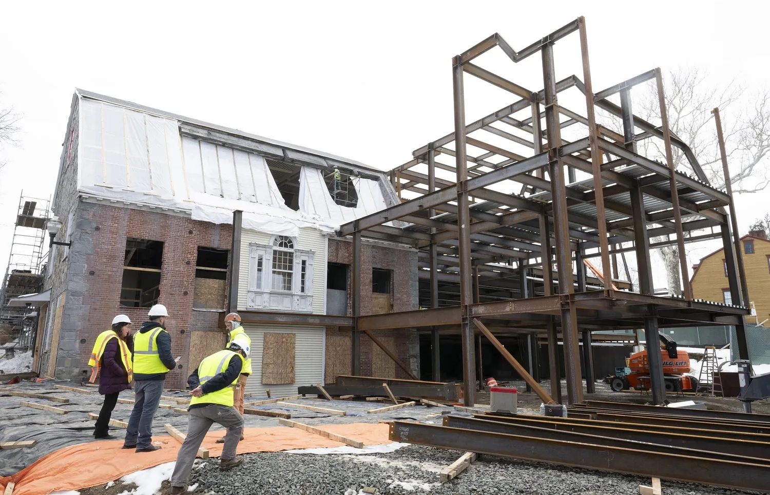 Jones Library topping off ceremony delayed