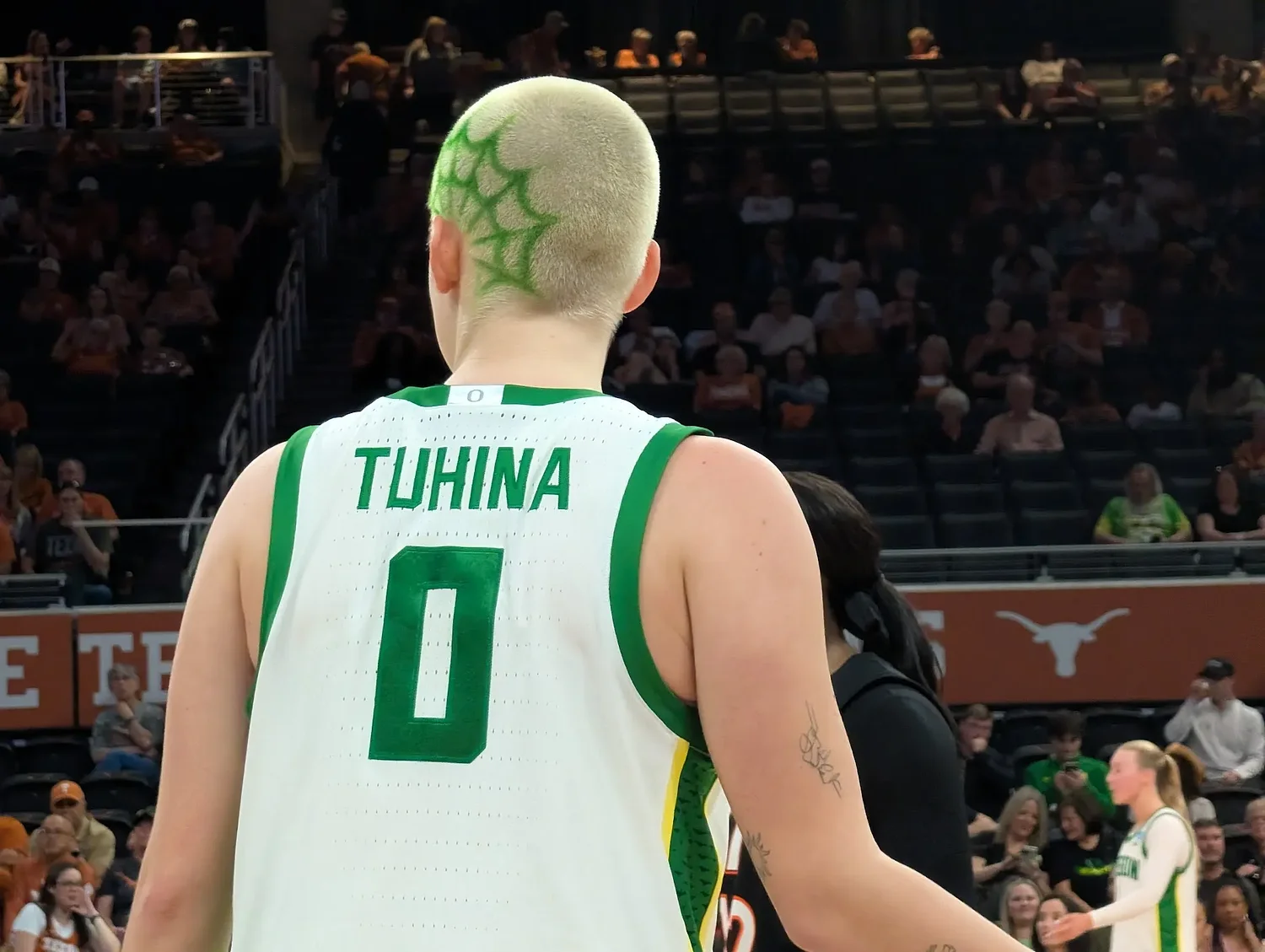 ‘You have to be perfect’: Astera Tuhina on her hair — and Oregon’s matchup with Texas