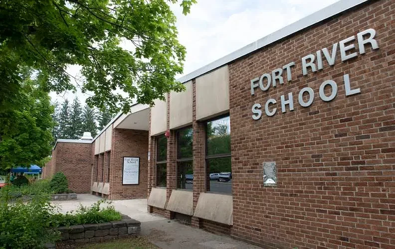 Caminantes program to expand to sixth grade in Amherst Regional Middle School
