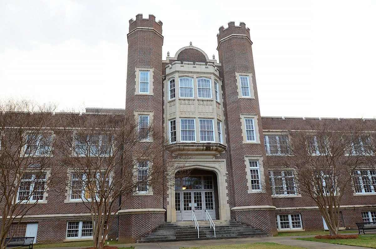 The number of vacancies among teachers is going up in Mississippi, new survey shows
