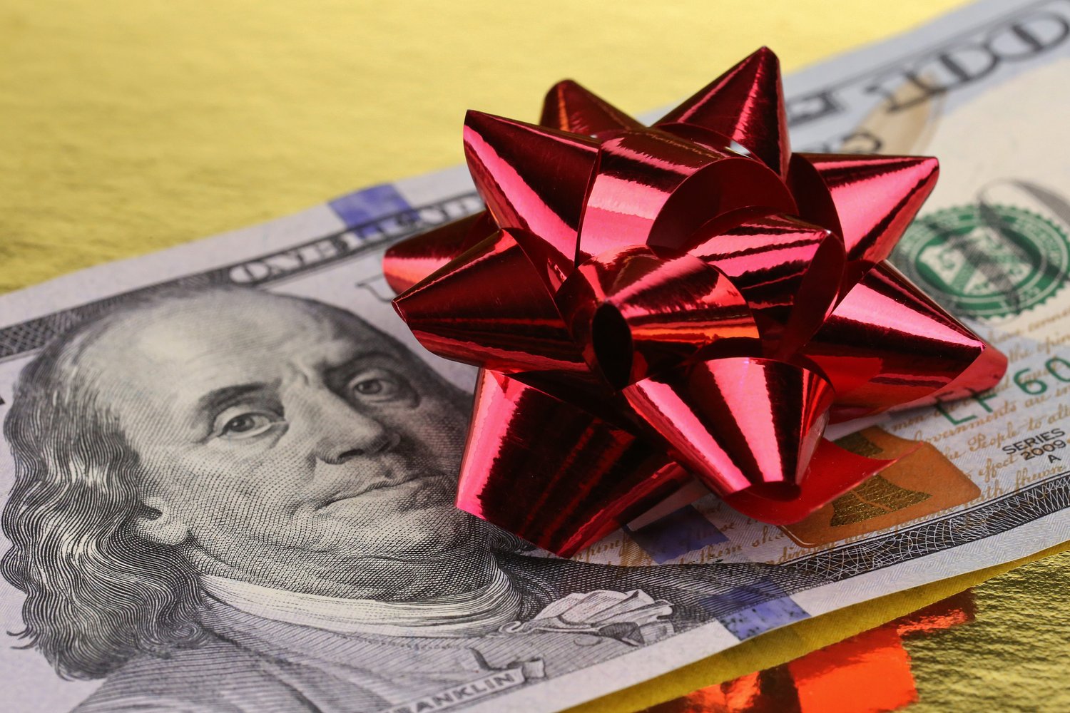 Dear Abby: Am I being petty when I notice large discrepancy in cash gifts given by in-laws?
