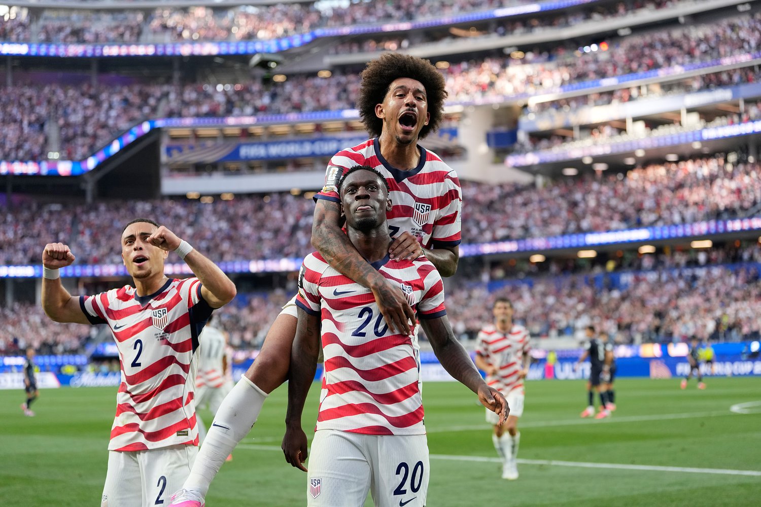 US opens its home World Cup with dynamic victory over Paraguay