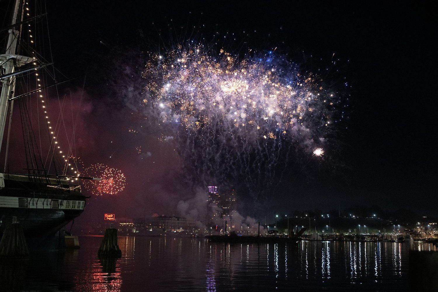 Baltimore rings in New Year with Inner Harbor fireworks