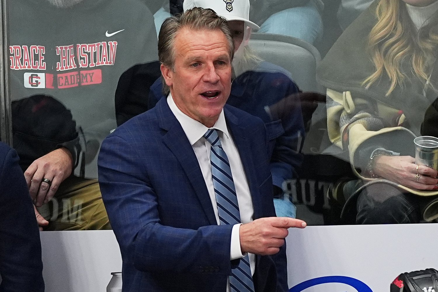 Recently fired NHL coach lands new job with Bruins division rival